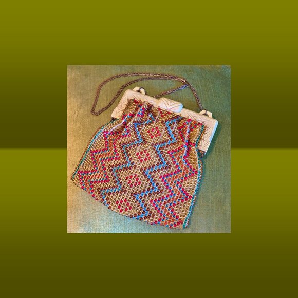 Authentic Early 20th Century Glass Beaded Art Deco Purse with Bakelite Frame - Picture 1 of 6